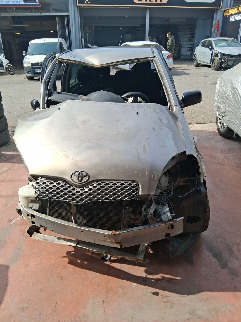 Toyota Yaris sol ön çamurluk - 4