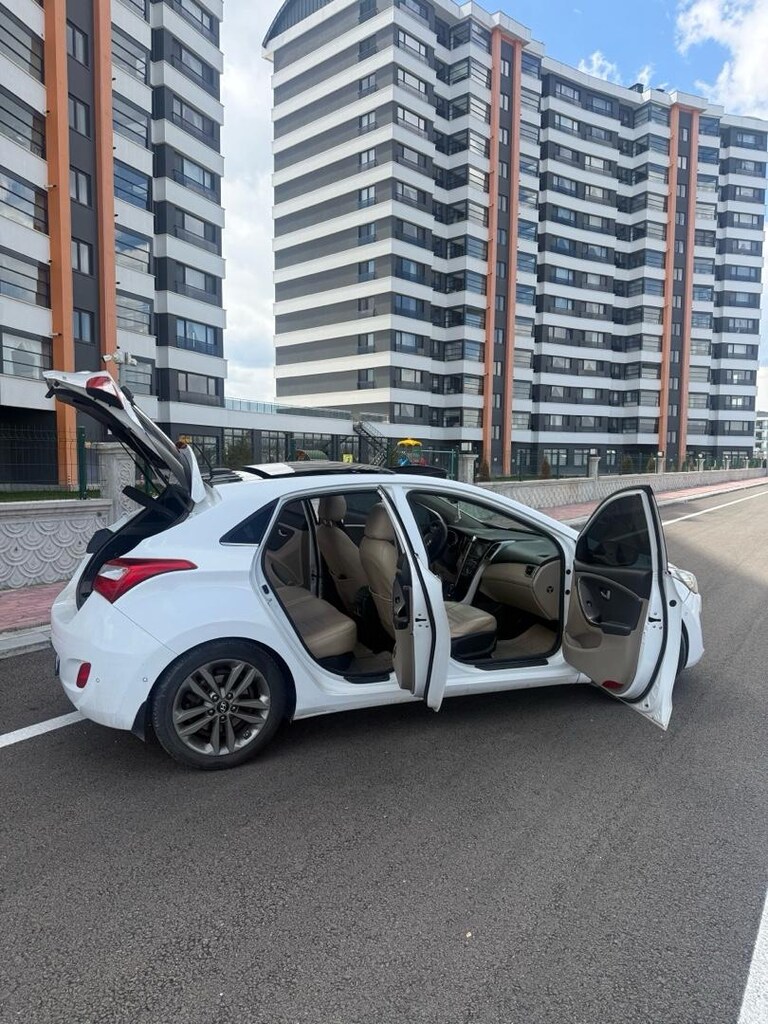 Sahibinden 2015 model HATASIZ BOYASIZ OTOMATİK HUNDAİ İ30 Ful paket - 9