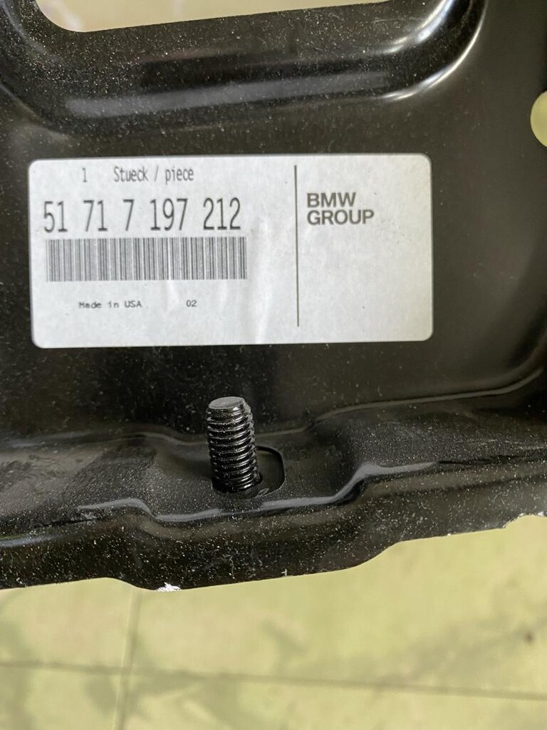 BMW Z4 SAĞ FAR TUTUCU 51717197212 - 2