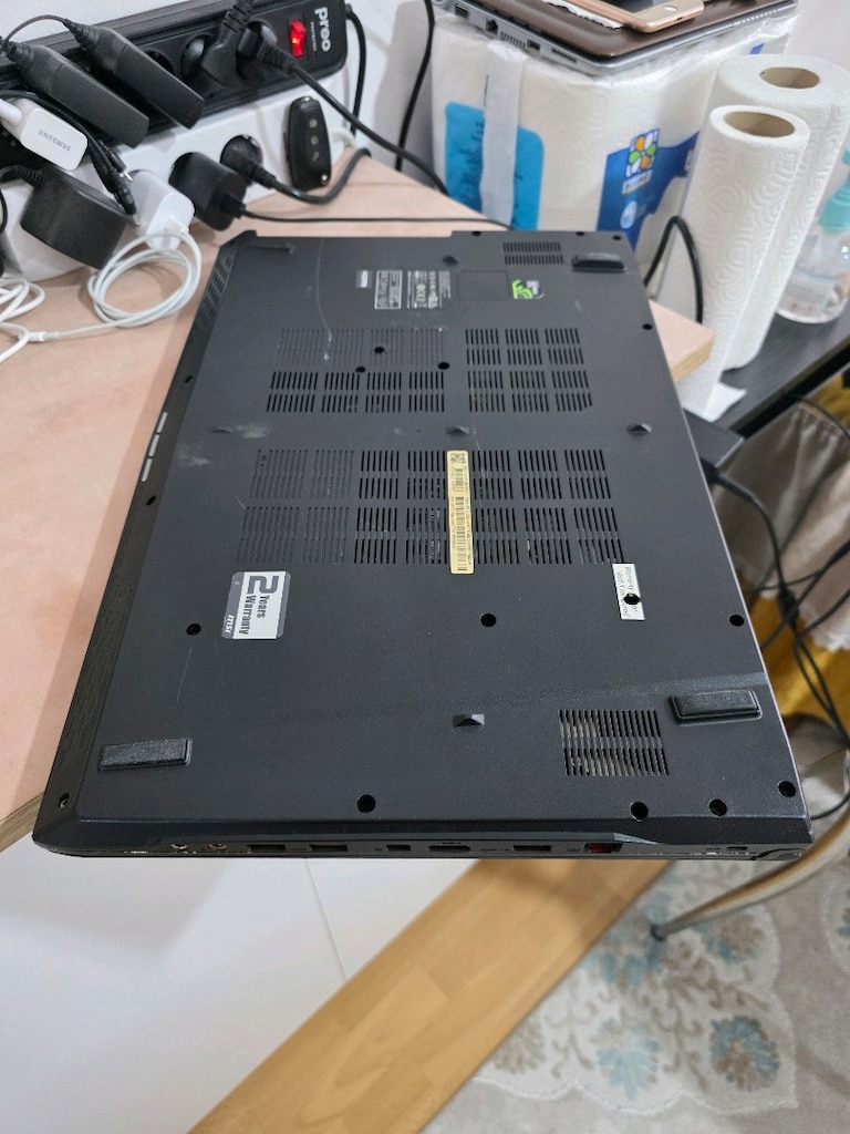 MSİ MS-1793 İ7-5700HQ 8GB RAM 128GB NVMe SSD 2GB EKRAN KARTI FULL HD - 9