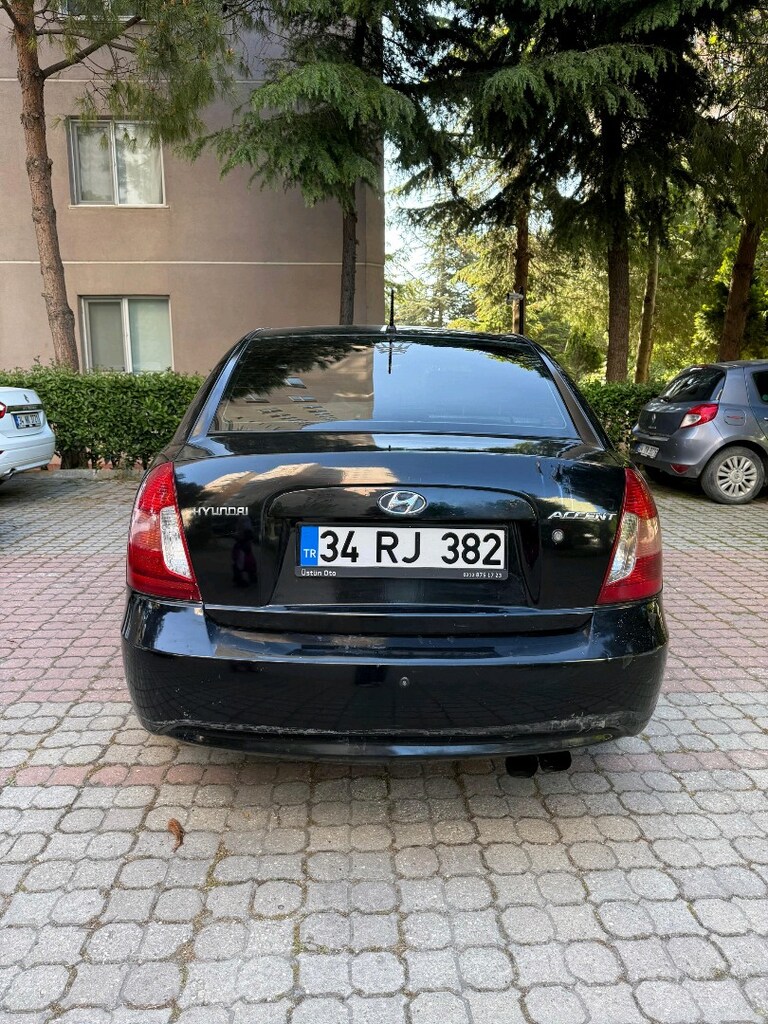 Hyundai Accent - 3