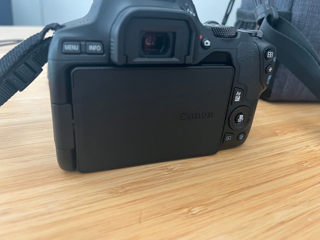 CANON EOS 250D 4K EF-S 18-55, 128GB SD + Çanta, Eksiksiz, Çok Temiz - 10
