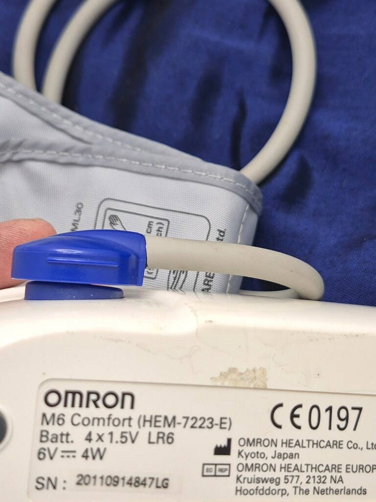 Omron M6 Comfort model tansiyon aleti. Dijital ekranı sayesinde ölçüml - 8
