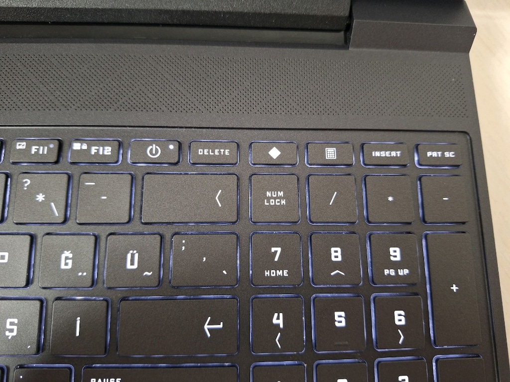 HP Victus oyuncu laptopu 16 gb RAM mouse ve klavye hediye - 8