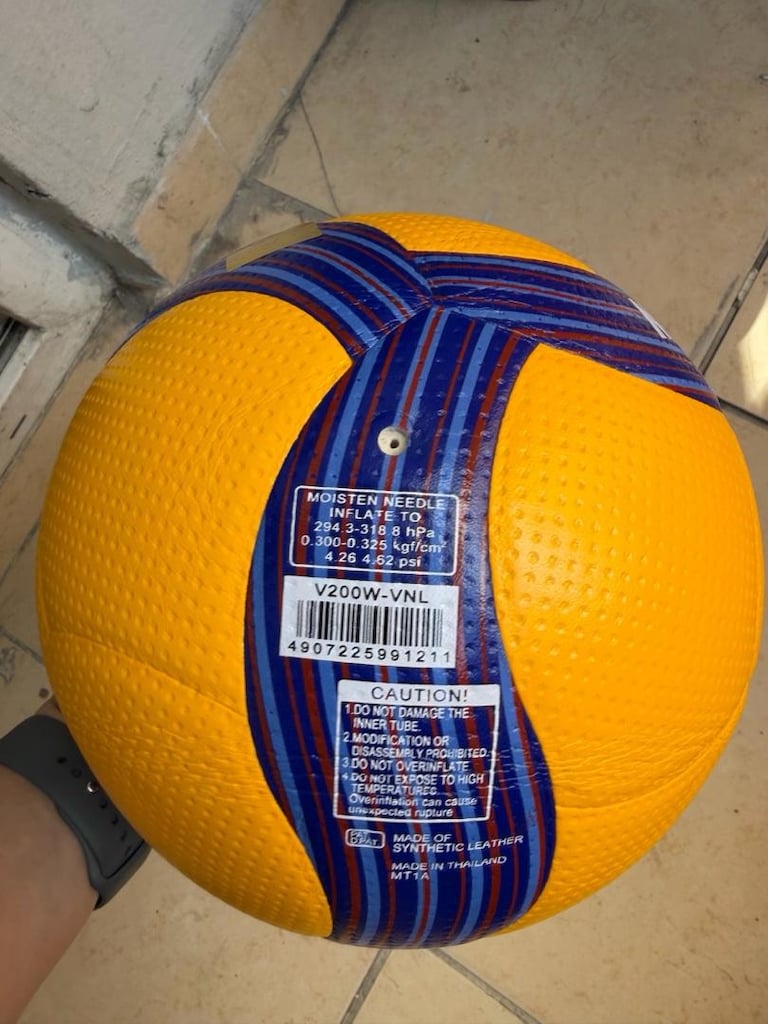 Voleybol topu Mikasa V200W eni tasarım 2026 - 3