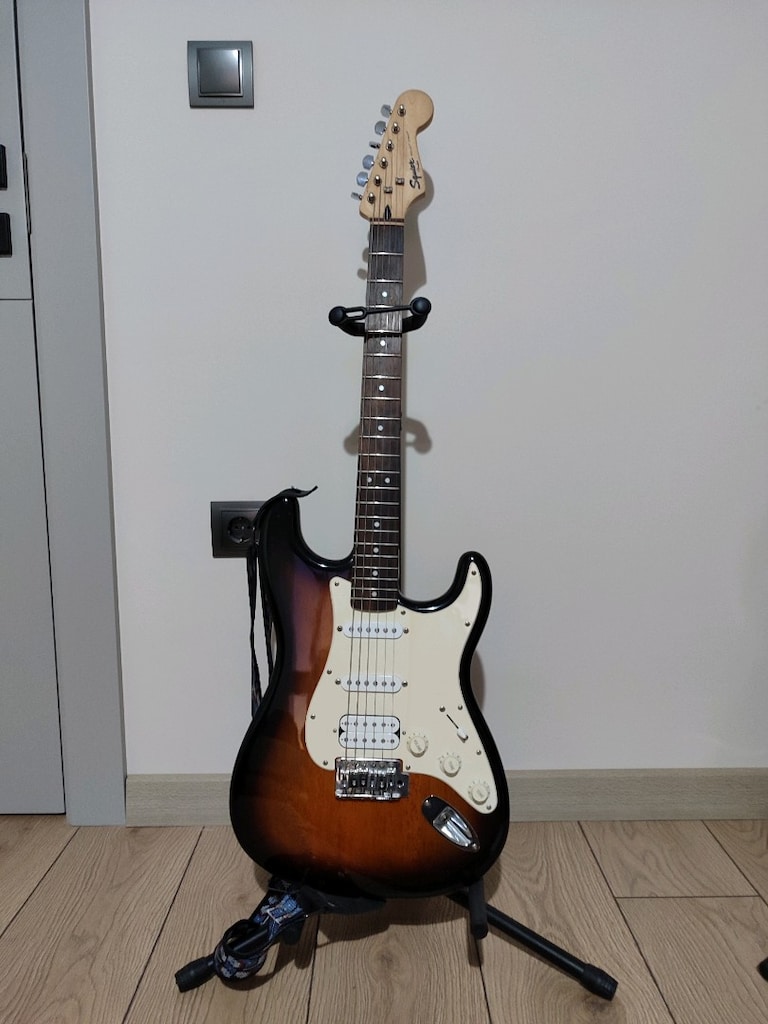 Squier Bullet Strat HSS Elektro Gitar