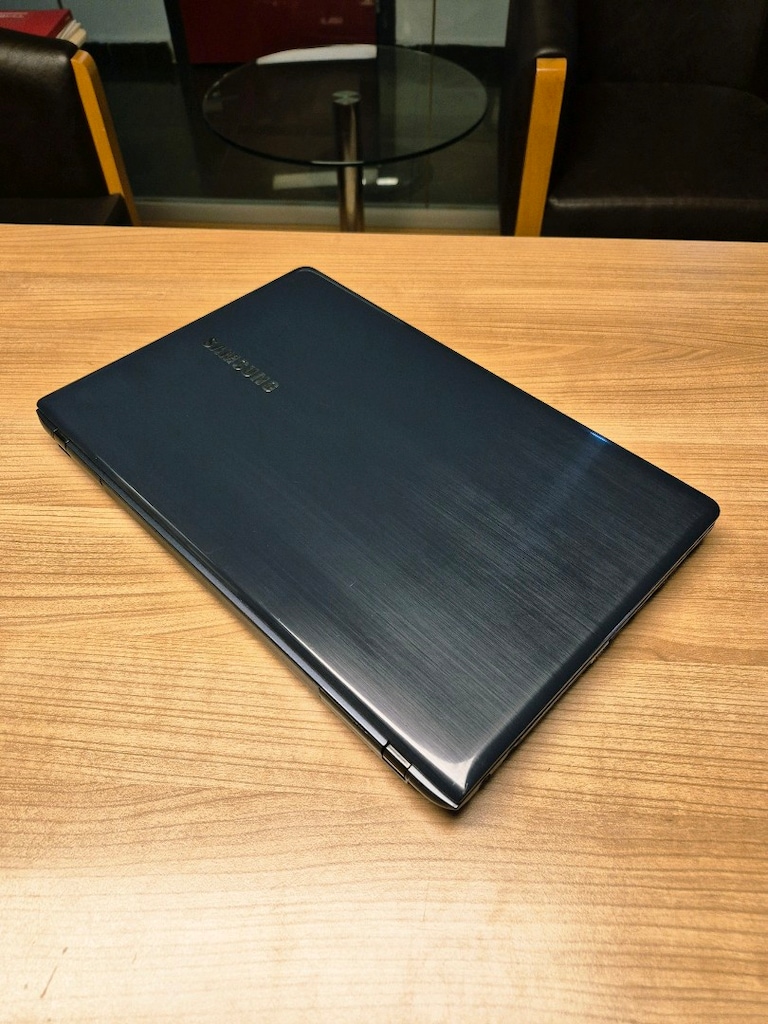 Laptop SAMSUNG i5 İşlemci 240GB SSD 8GB Ram Pili Sağlam - 7