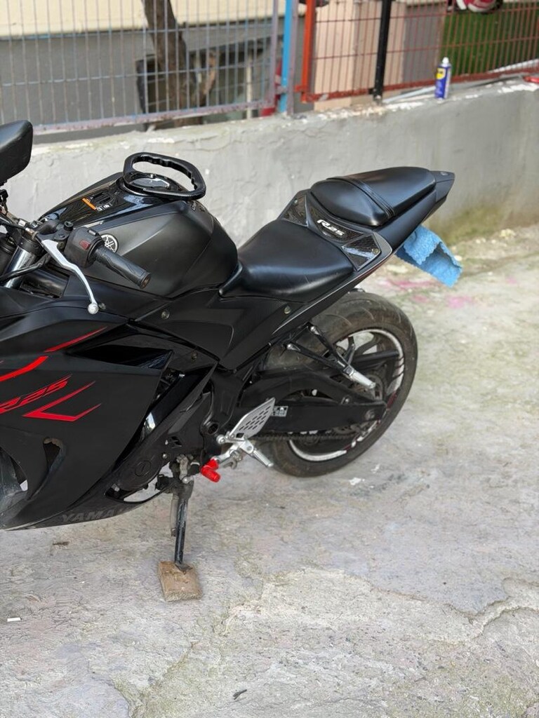 Yamaha YzfR25 - 6