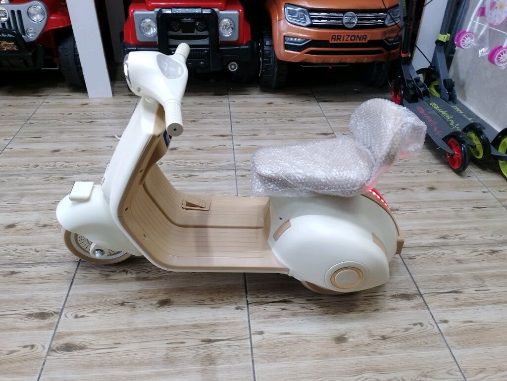 İNCİ AKÜLÜ ARABA (SIFIR) 12V KUMANDALI VESPA MOTOR - 4