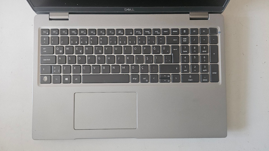 Dell Latidute 5520 İ5 11.Nesil 8GB DDR4 Ram512GB SSD 15.6"FullHD - 6