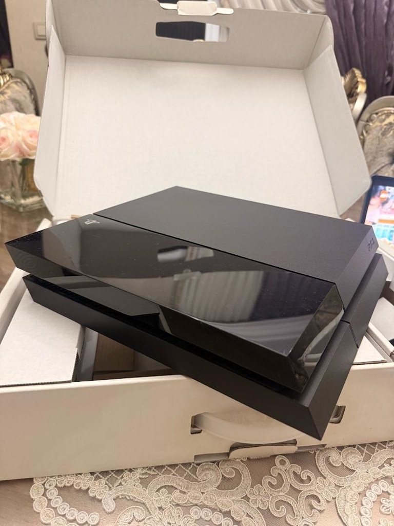 TERTEMİZ PS4 1TB + 2 ORJİNAL KOL + 3 OYUN - 2