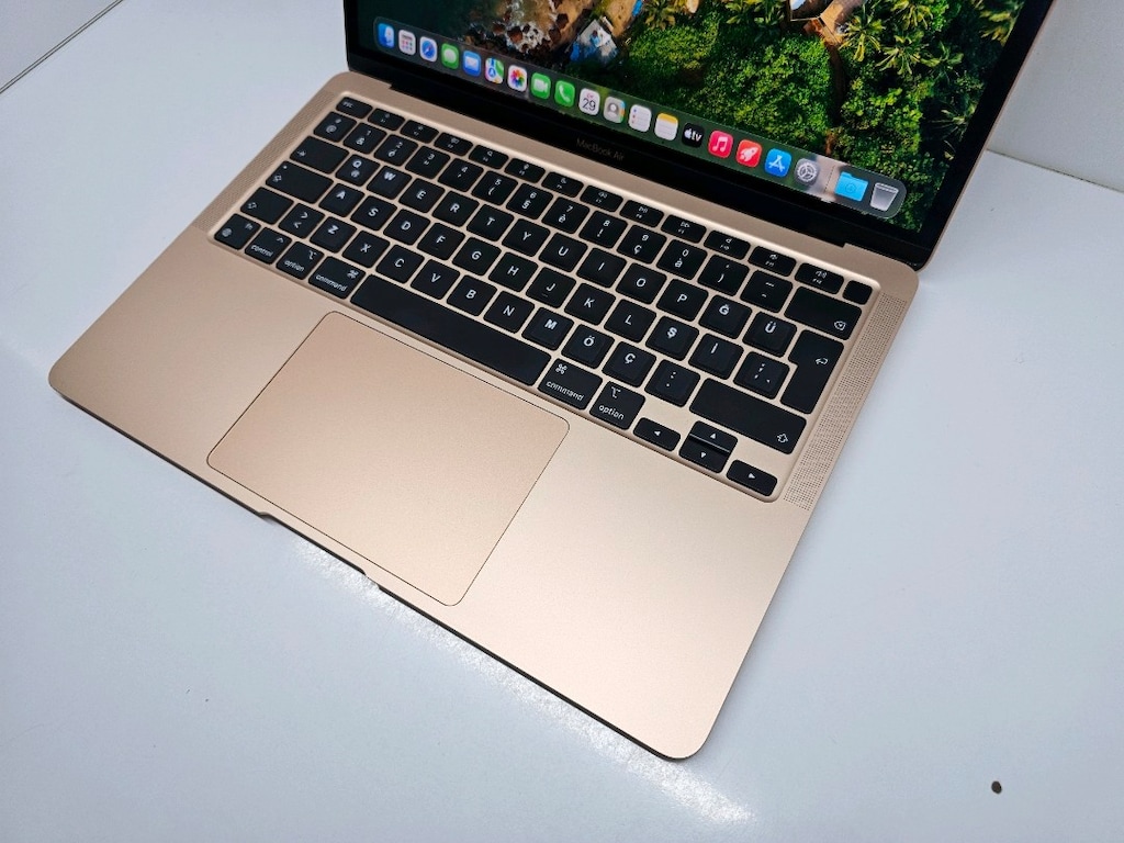 Apple Macbook Air M1 - 4