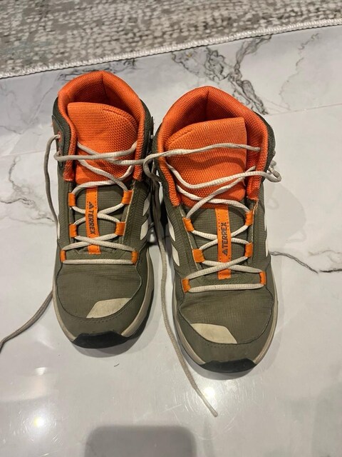 Bot adidas orjinaldir
