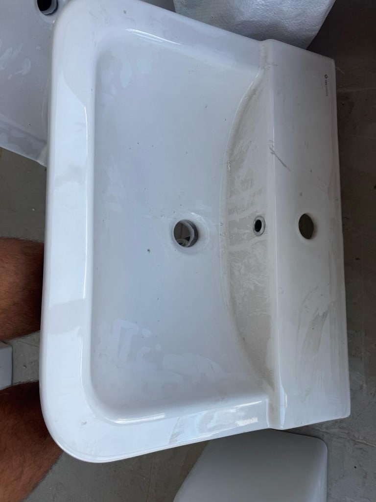 Jelatinleri üstünde Lavabo ve tuvalet - 2