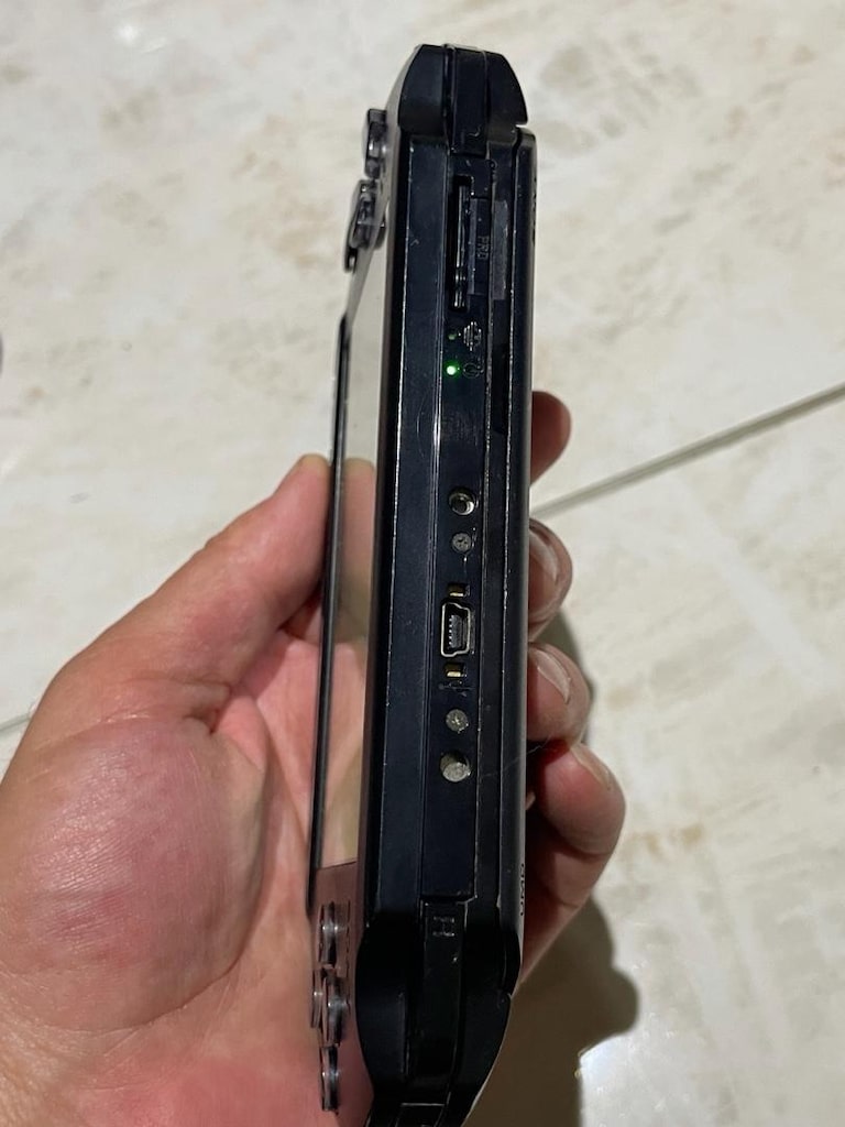 SONY PSP E1004 OYUN MAKİNESİ - 4