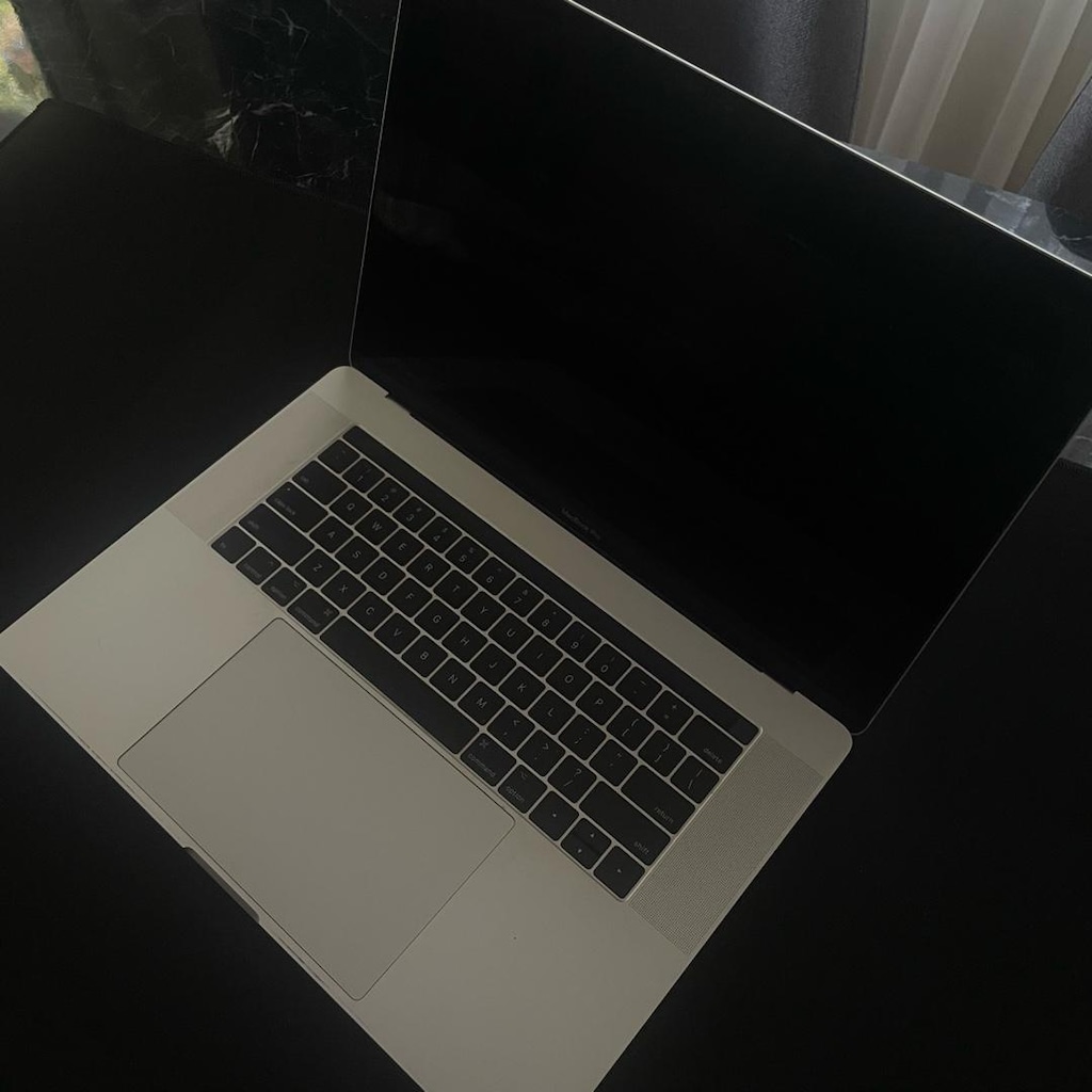 Macbook Pro 15” - A1707 - 1 TB SSD - 16GB RAM - 3.1 GHZ i7