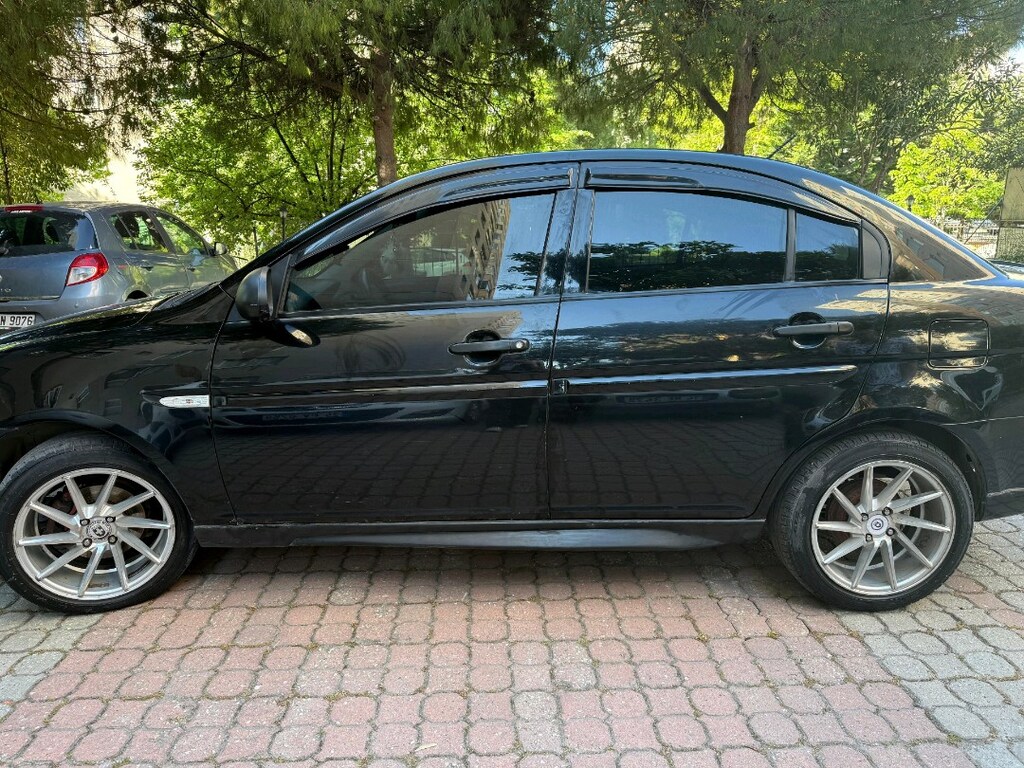 Hyundai Accent - 4