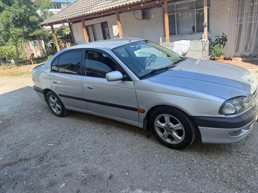 Toyota avensis 2.0 - 2