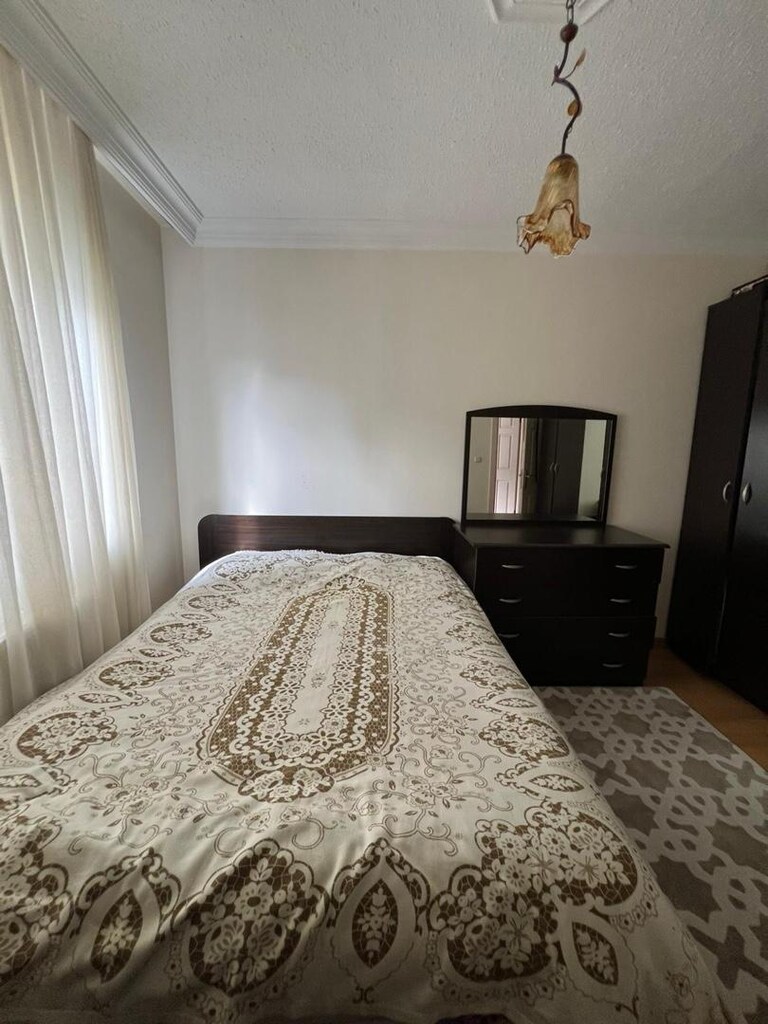 Çift kişilik bazalı yatak ve komidin aynalı - 2