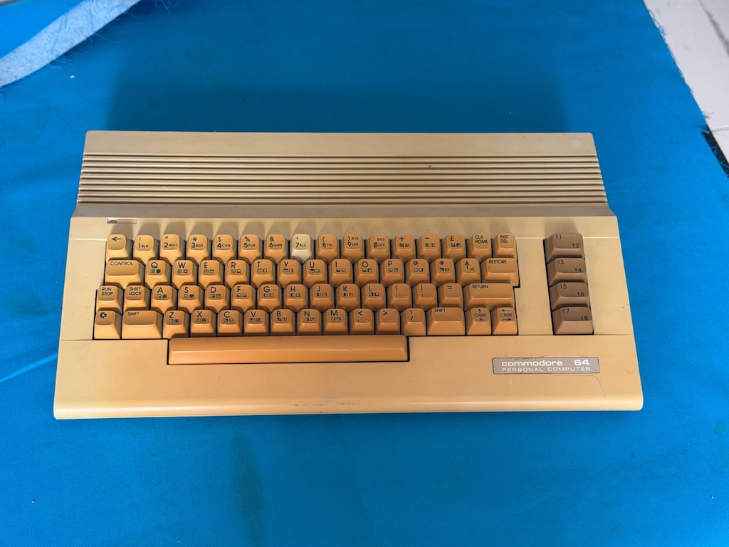 Commadore C 64 C Personel Computer Oyun Konsolu - 16