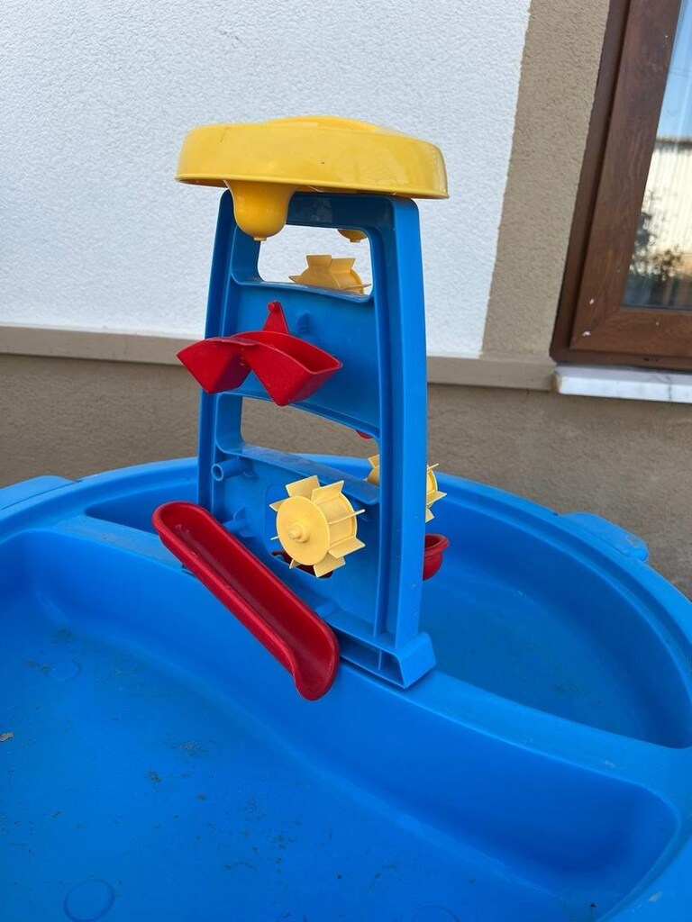 Dolu su kum oyun havuzu aktivite masası