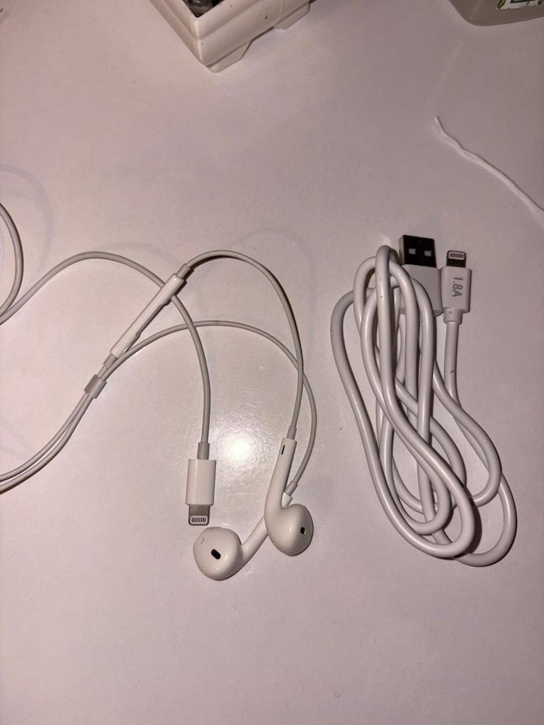 iPhone kulaklık ve data kablosu - 2