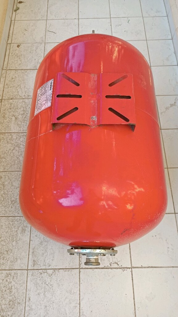 Wates Genleşme Tankı / Hidrofor Tankı - Temiz Durumda - 2