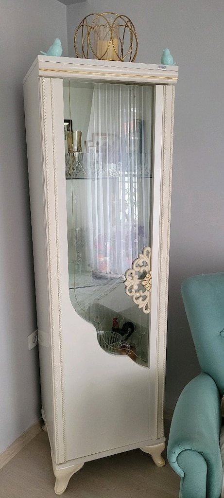 Klasik ve Modern Detaylı, Cam Kapaklı Şık Vitrin / Gümüşlük - 3