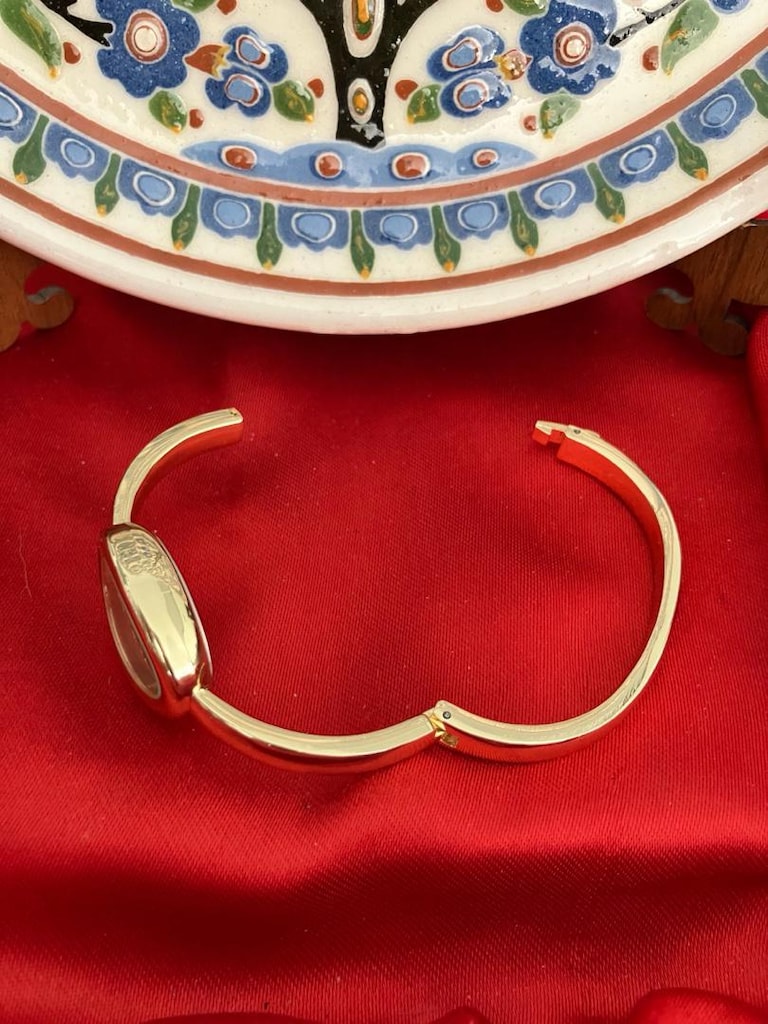 Cartier Altın Tonlu kelepçe kordonlu Oval kadın Saat - 7