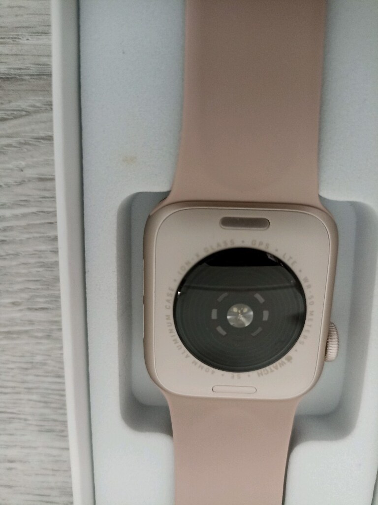 Apple Watch SE - 4