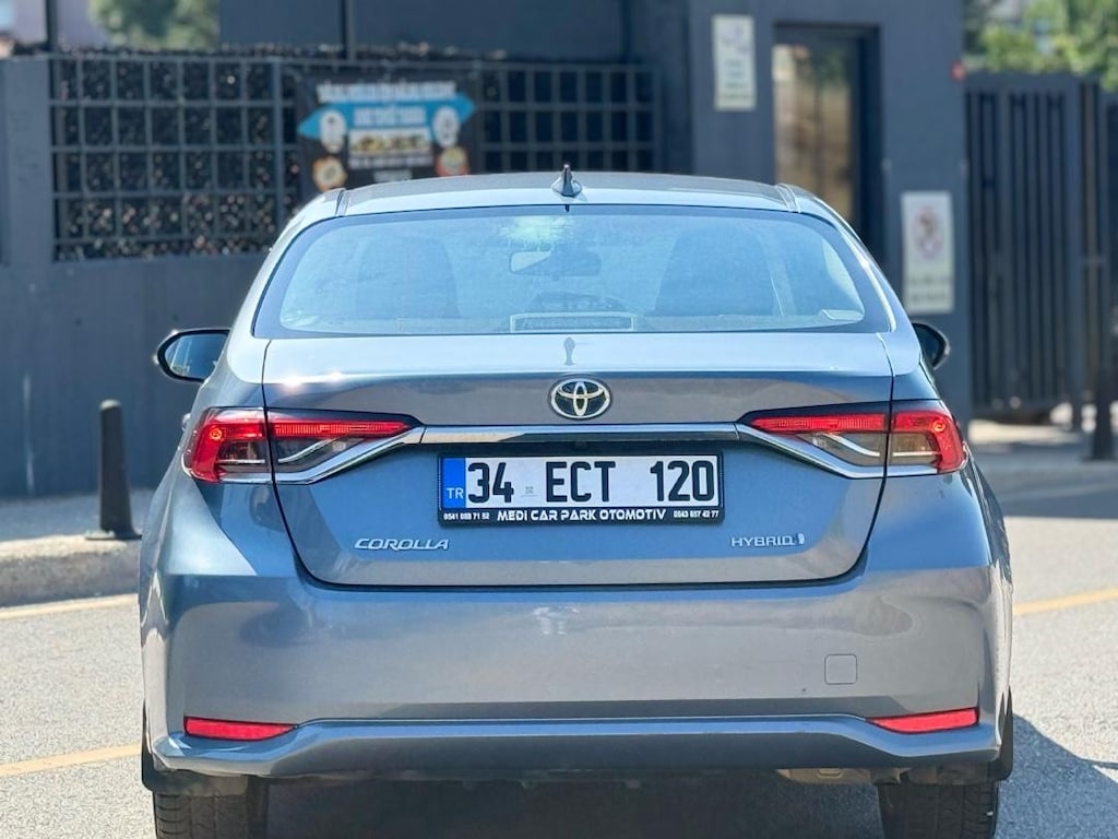 TOYATA COROLA 1.8 hibrit (64.000 km ) - 9