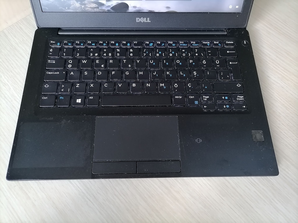 Dell, i5-6300U, 120 GB SSD, 8 GB Ram, 12.5 inç, Işıklı klavye - 6