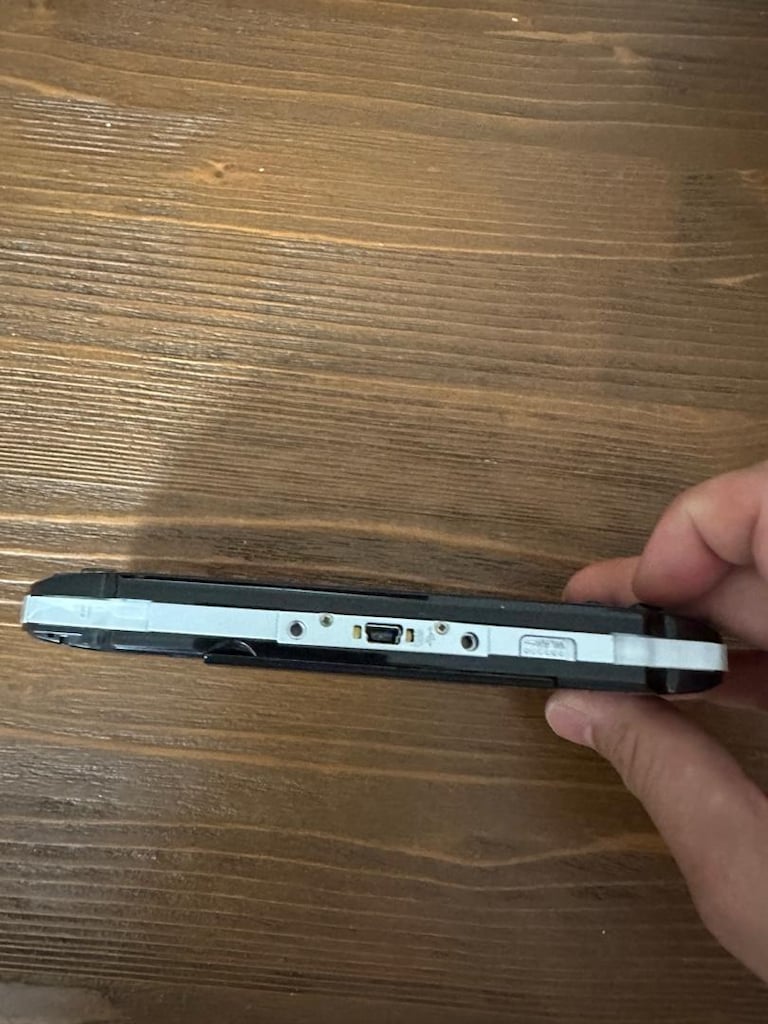 Sony PSP Oyun Konsolu Açıklamayı okuyunu - 5