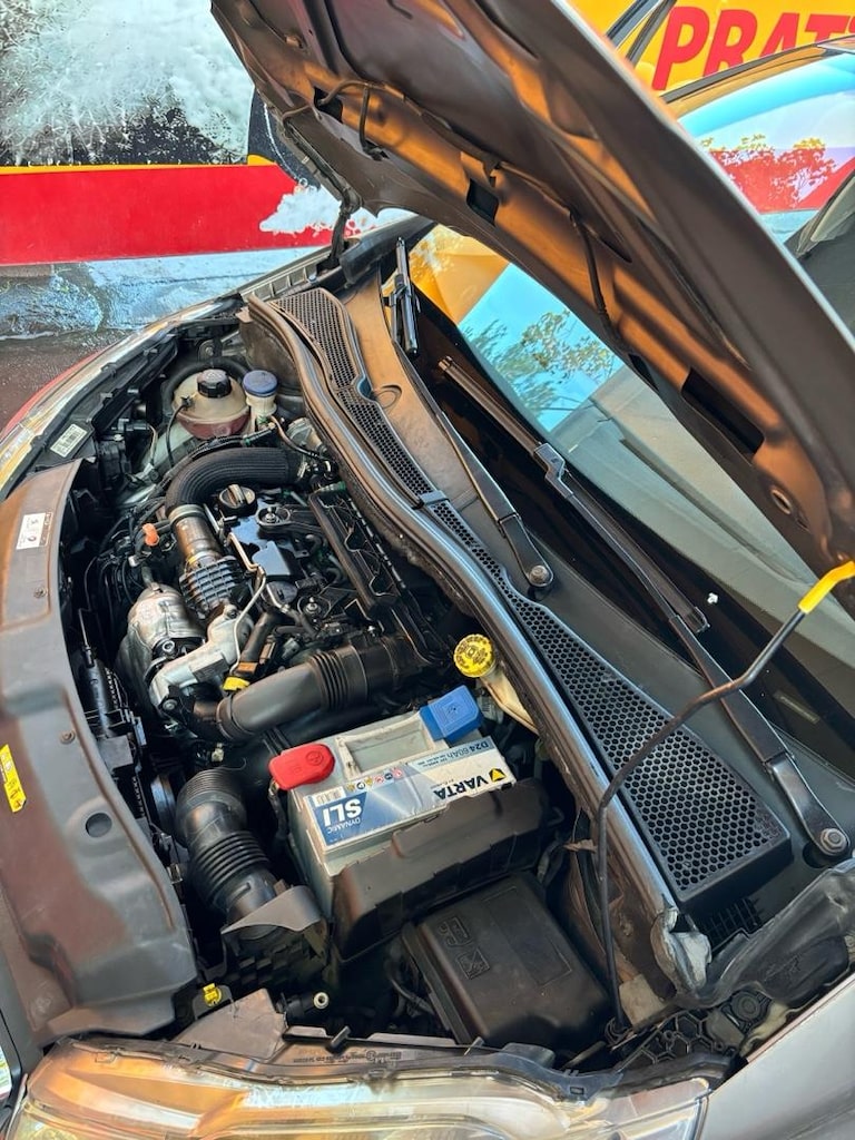 SAHİBİNDEN DEĞİŞENSİZ EMSALSİZ DOSTA GİDECEK PEUGEOT 208 1.4 HDI - 2