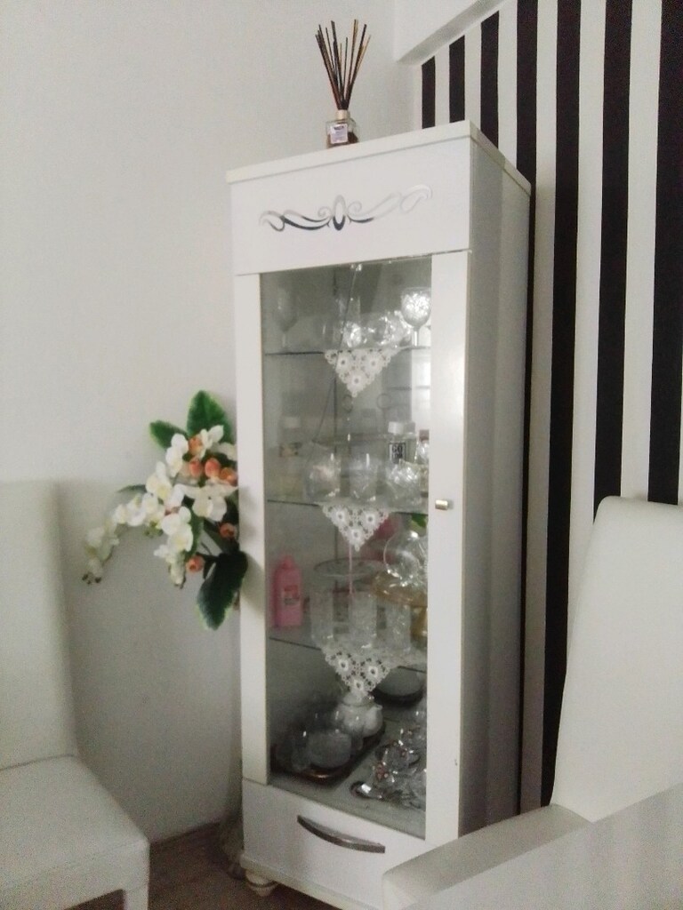 BEYAZ YEMEK MASASI + ViTRİN - 5