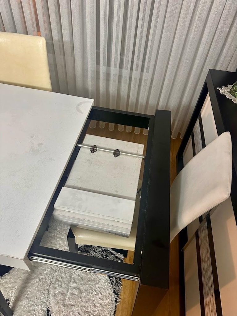 Açılır Yemek Masası ve 6 adet deri döşemeli sandalye - 5