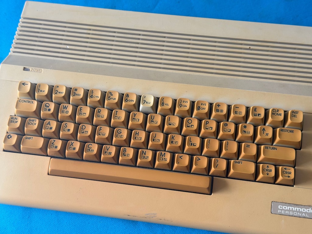 Commadore C 64 C Personel Computer Oyun Konsolu - 10