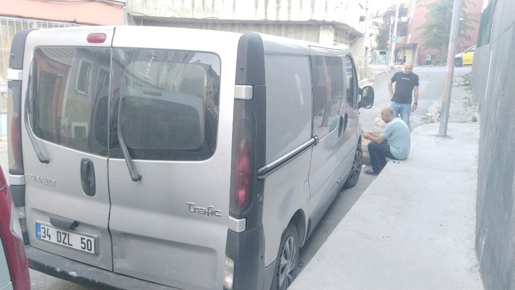 Renault trafik 2006 model OTOMATİK vites araç ile takas olur - 3