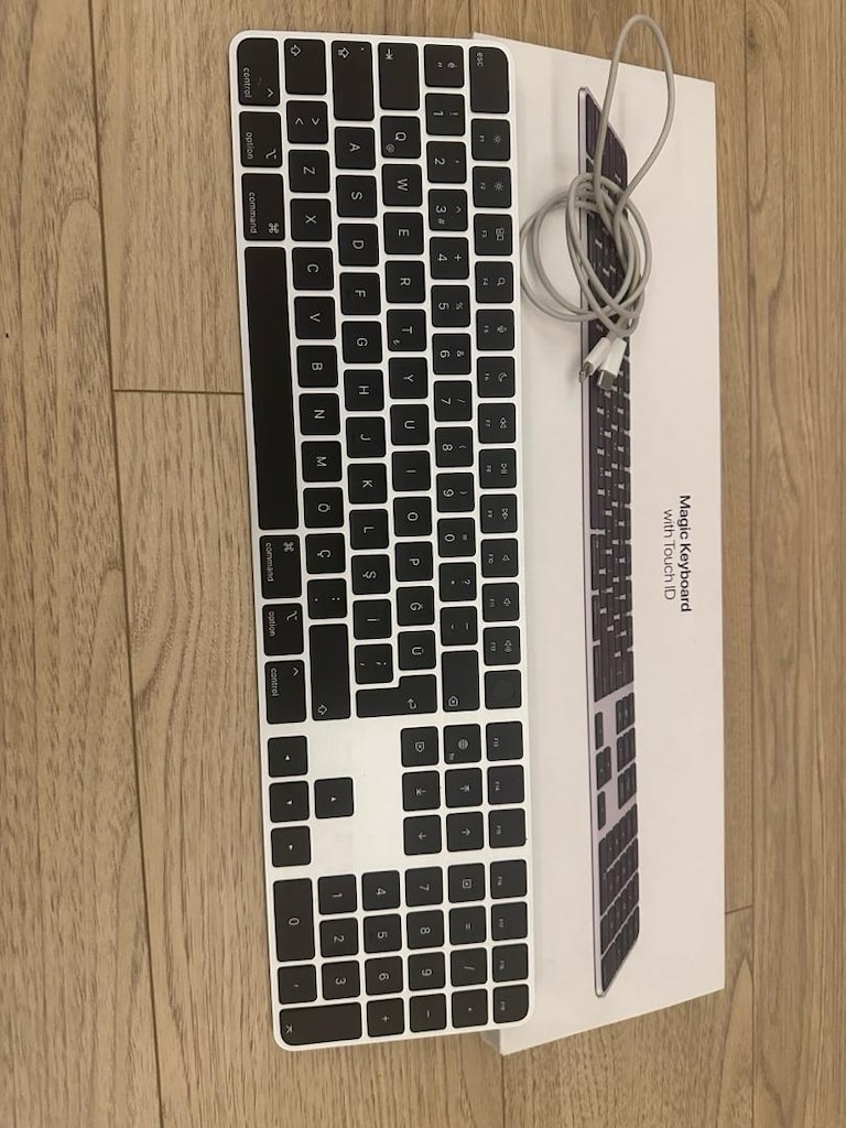 Apple Magic Keyboard with Touch ID and Numeric Keypad. - 2