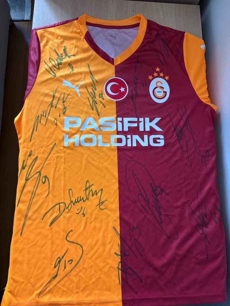 galatasaray 5 yildizli iki adet orjinal imzali 25-26 forma - 2