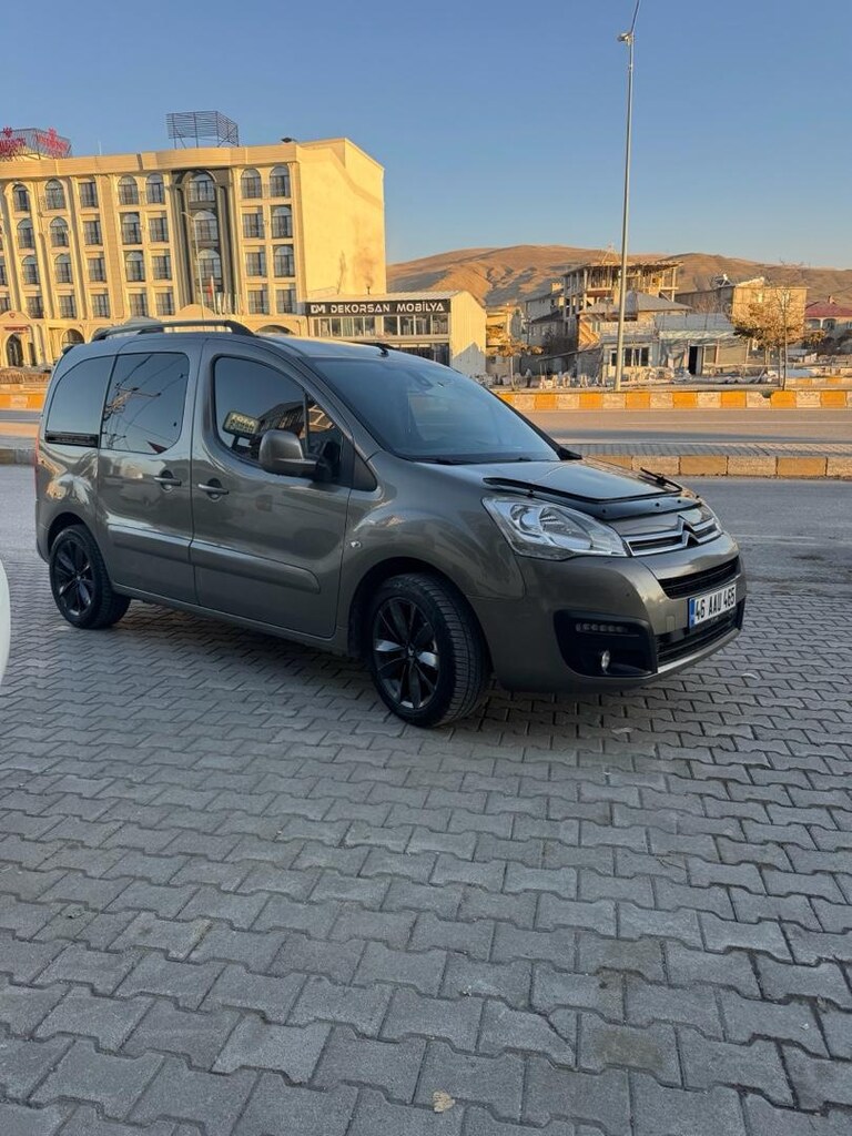 2017 berlingo 1.6 HD multispace çok temiz tavan boyalı memeurdan - 4