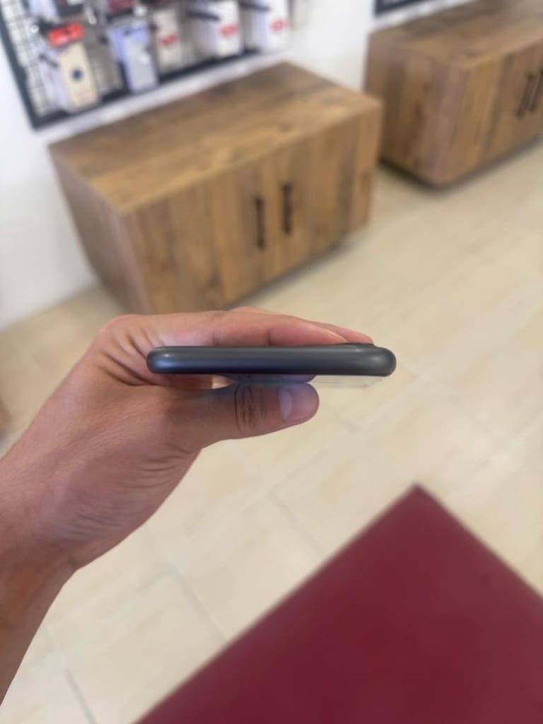 İphone 11 Siyah 64GB - 6
