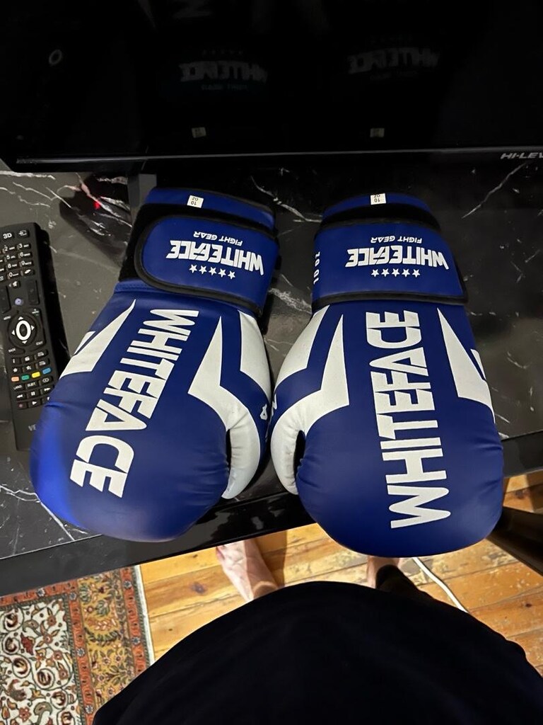 TEMİZ KULLANILMIŞ BOKS ELDİVENİ