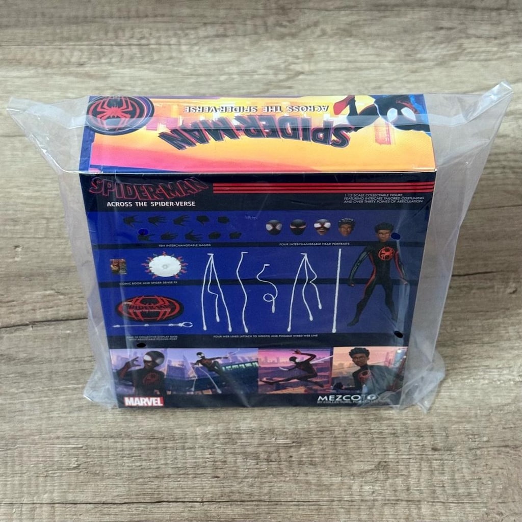 Mezco One:12 Spider-Man Miles Morales - 5