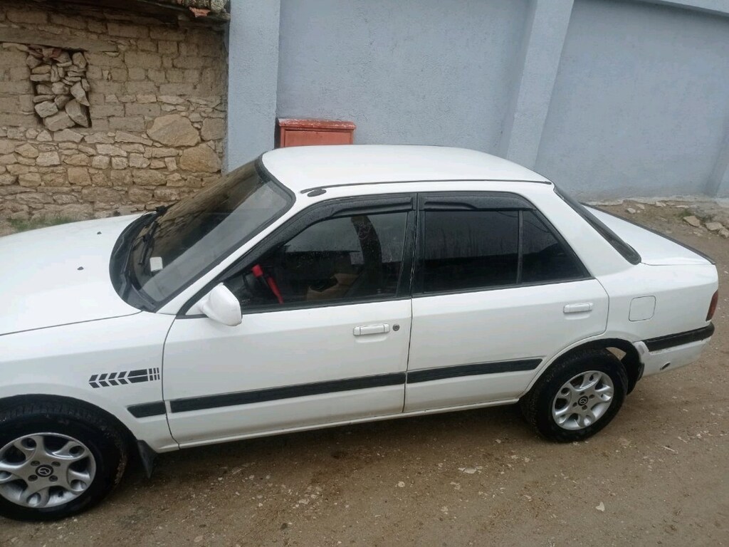 Mazda 323 Sedan - 4
