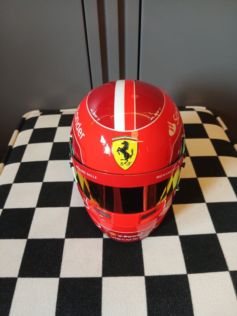 Leclerc 2024 Ferrari Sezon Kaskı Formula 1 F1 1:2 Model Kask