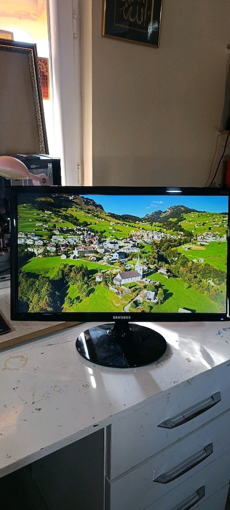 Samsung LS22D300 VGA LED monitör - 2