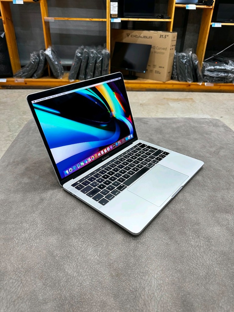 Macbook Pro Intel i5 8 GB RAM 2 K Retina ekran - 10