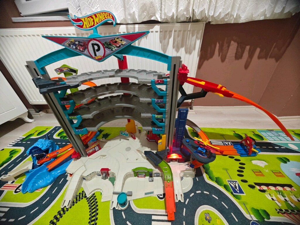 HOTWHEELS DEV OTOPARK SETİ - 3