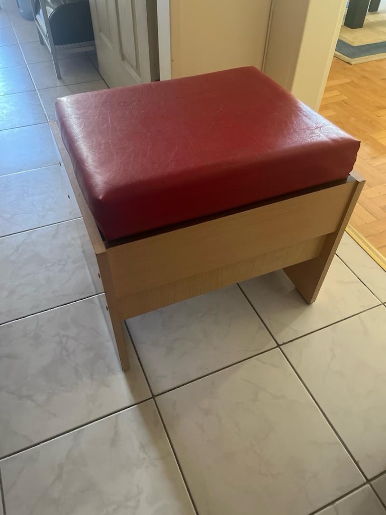iki adet kırmızı puf koltuk - 3